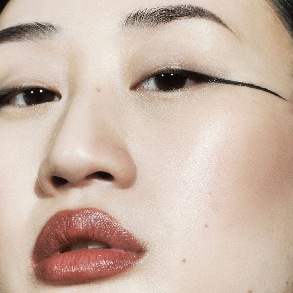 Long-Wear Precision Liquid Eyeliner | Smudge-Proof Ultra-Fine Felt Tip